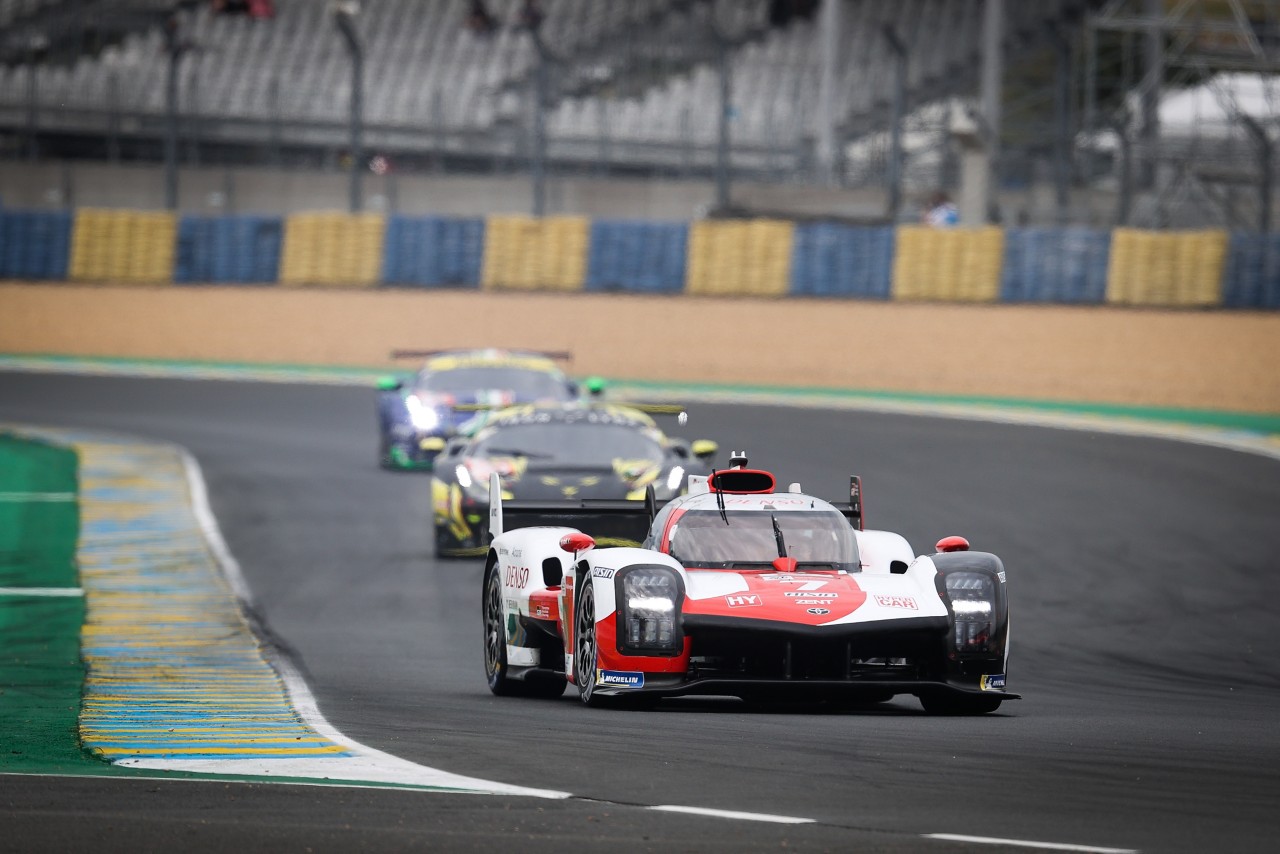 NY TOYOTA HYPERCAR SEJRER PÅ LE MANS