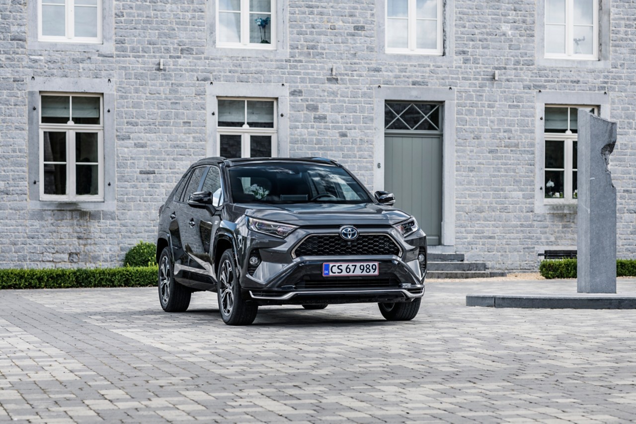 RAV4_Plug-in_Hybrid_DK_01