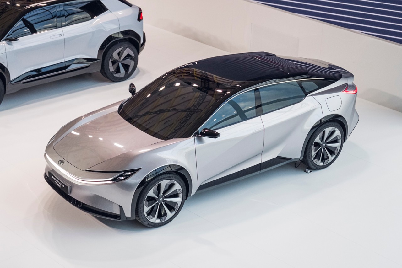 Toyota lufter ny elektrisk Sport Crossover Concept