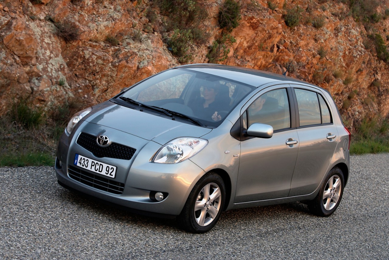 2005-Toyota_Yaris 2generation 01