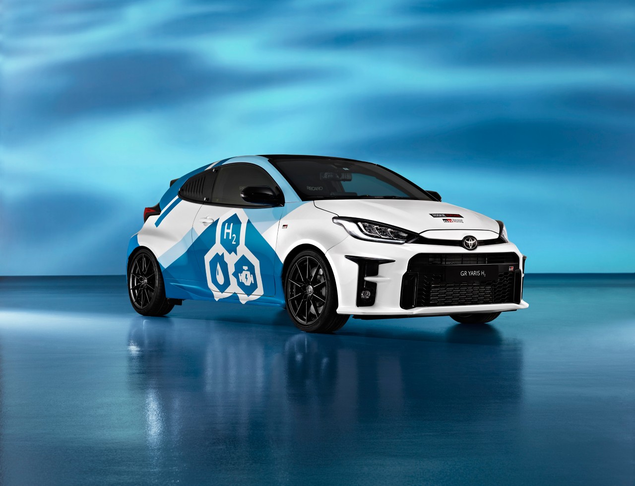 2021_KF3_GR_Yaris_H2_hero_high_002