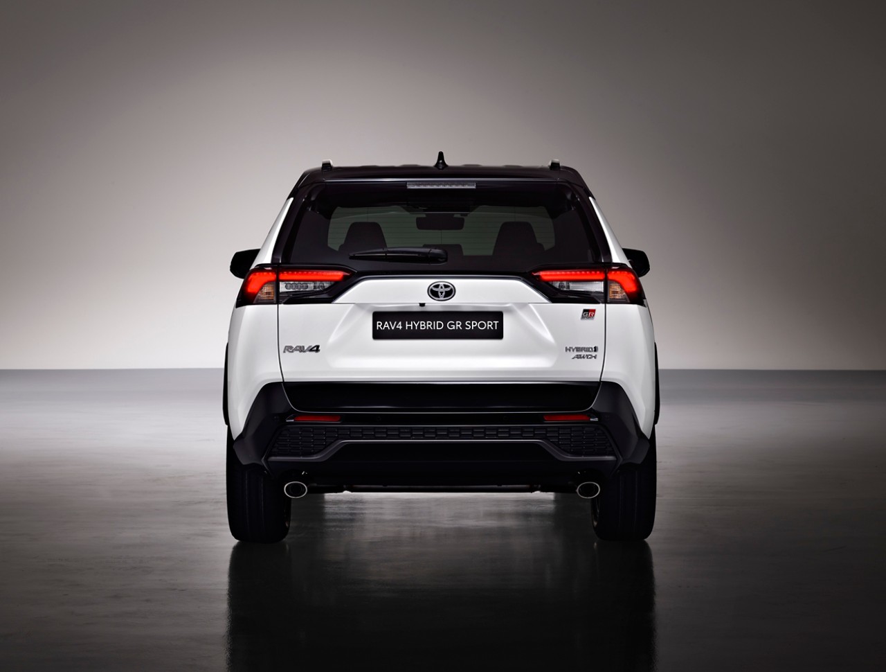 2022_RAV4_HYBRID_GRS_EXT_007