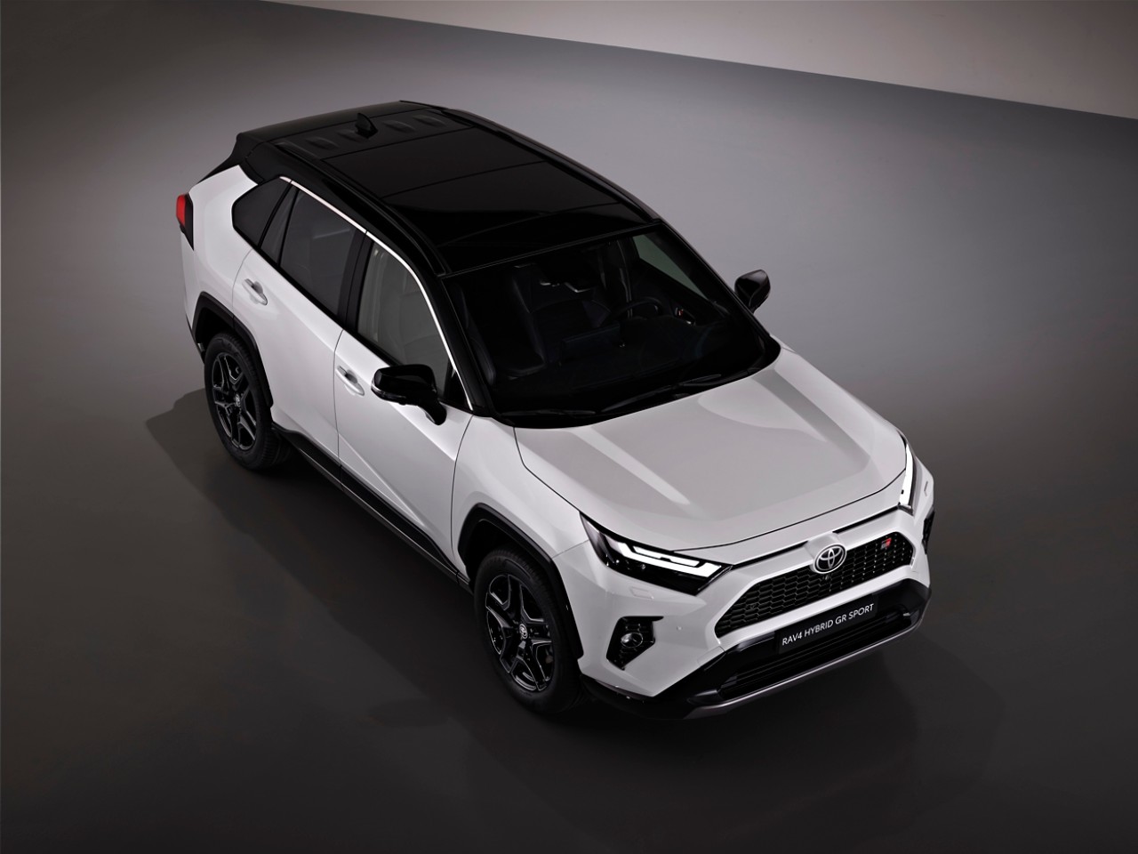 2022_RAV4_HYBRID_GRS_EXT_008